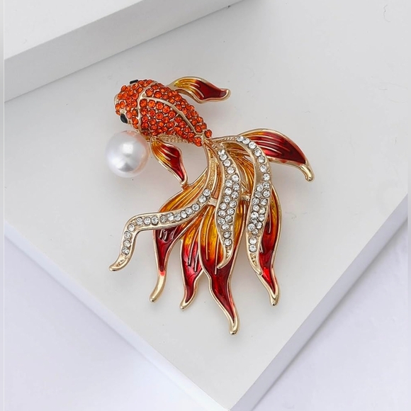 Red and Gold Fish Brooch - Picture 4 of 5